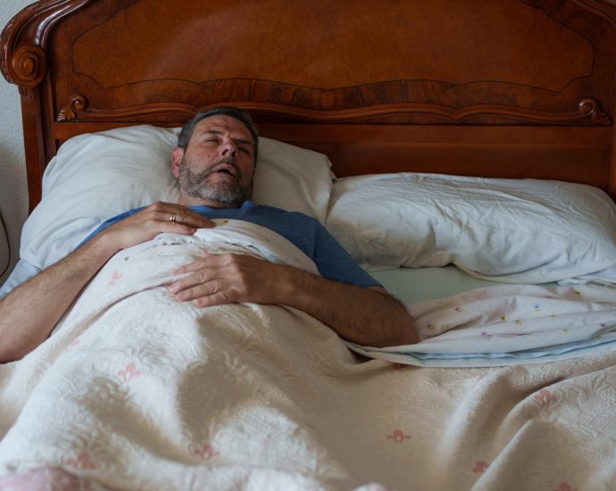 sleeping-in-on-weekends-is-good-for-the-heart:-what-research-has-shown