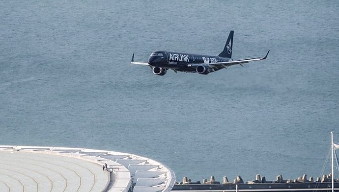 south-african-airline-airlink-defends-dramatic-stadium-flyover