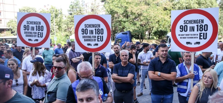 western-balkans-truck-drivers-threaten-eu-border-blockade