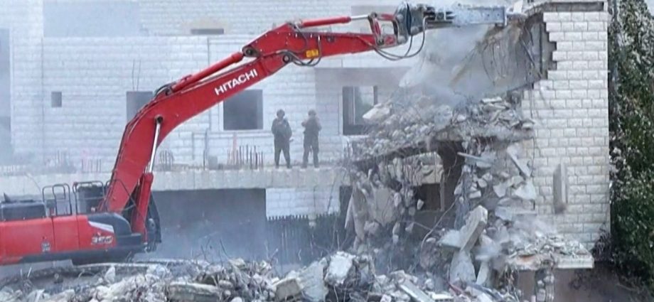 israeli-outposts-expand-as-palestinian-homes-are-demolished