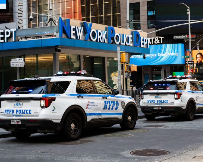 nypd-shoots-woman-with-knife-near-times-square-after-she-attacked-at-least-2-people,-officials-say