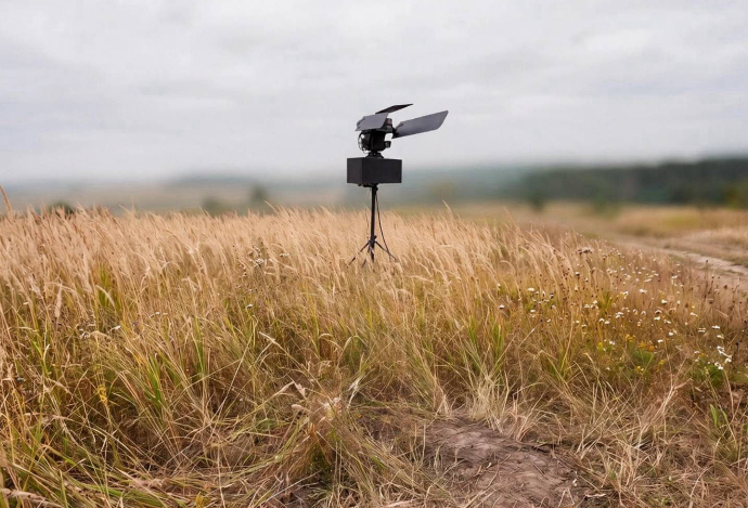 ukrainian-company-builds-single-device-that-detects-fpv-drone,-reads-its-video-feed,-and-jams-it