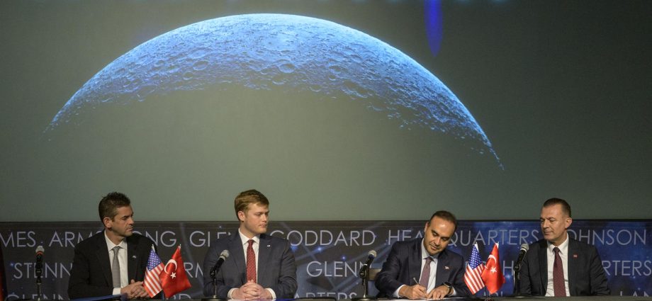 nasa-welcomes-turkiye as-newest-artemis-accords-signatory  