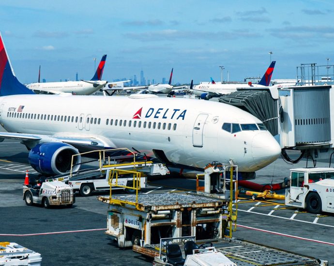 why-delta-air-lines-quietly-killed-3-new-york-jfk-routes-&-sent-them-all-to-laguardia-instead