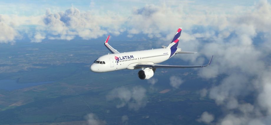 latam-airbus-a320-veers-dozens-of-feet-off-runway-in-rainy-brazil