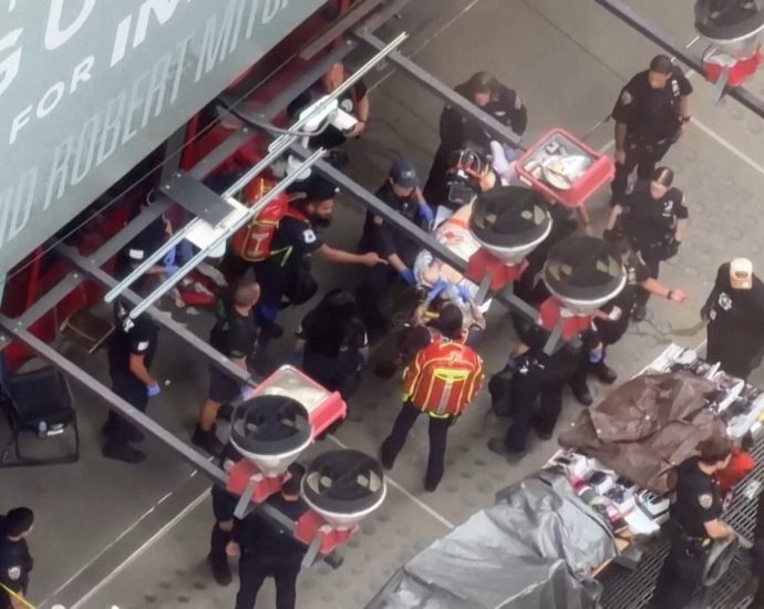 new-york-police-kill-knife-wielding-woman-in-times-square