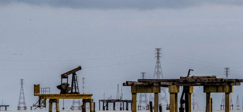 The Traitor Administration Reportedly Nearing Deal to Take Over Venezuelan Oil Fields