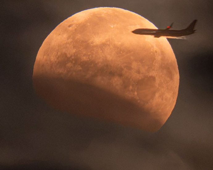 apod:-2026-september-1-–-a-plane-lunar-eclipse