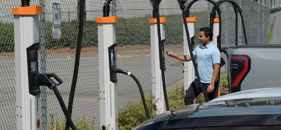 kempower-data-indicates-that-more-charging-plugs-drive-higher-public-ev-charging-site-utilization