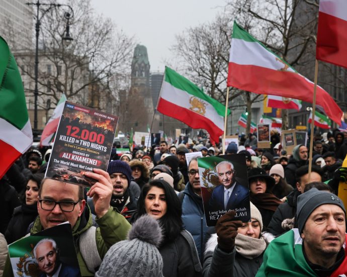 abroad-and-at-odds:-how-the-war-has-divided-iranians-in-the-diaspora