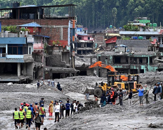 death-toll-in-nepal-reaches-grim-milestone-as-it-tops-1,000