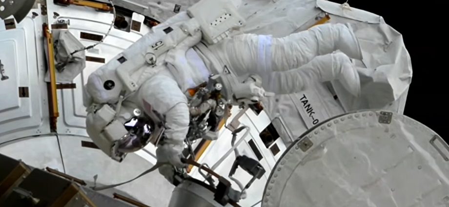 esa,-nasa-astronauts-complete-navigation-and-science-spacewalk-outside-station