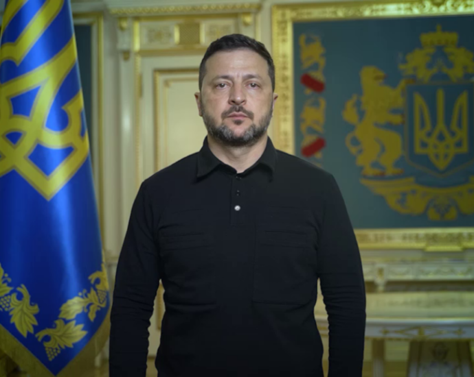“russian-airspace-will-effectively-be-closing”:-zelenskyy-warns-airlines-russian-skies-are-no-longer-safe