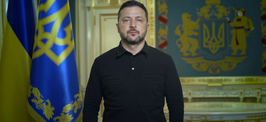 “russian-airspace-will-effectively-be-closing”:-zelenskyy-warns-airlines-russian-skies-are-no-longer-safe