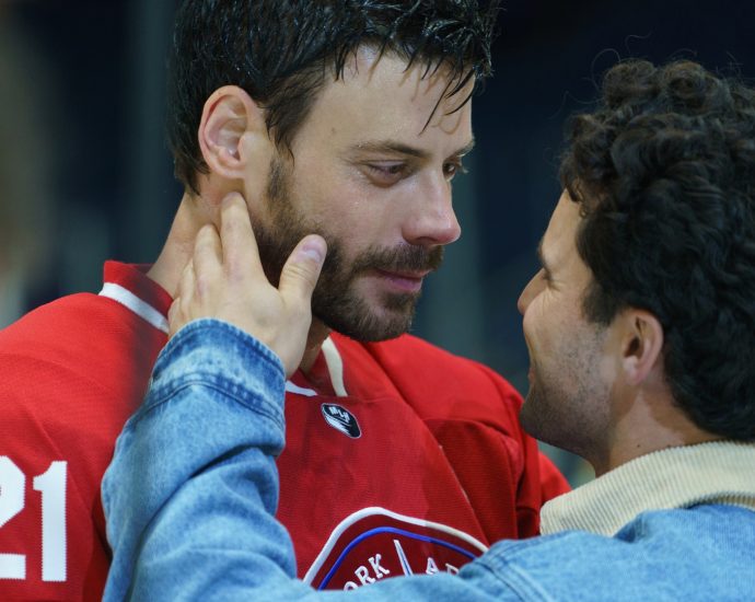 francois-arnaud-and-robbie-gk.-return-for-‘heated-rivalry’-season-2