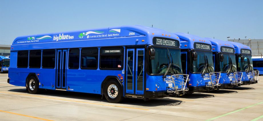 chargepoint-and-eaton-power-santa-monica’s-transition-to-fully-electric-bus-fleet