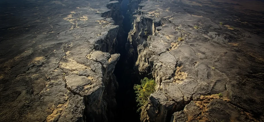 a-massive-plume-deep-beneath-africa-is-pulling-the-continent-apart