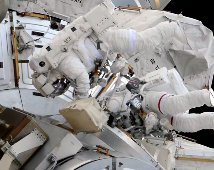 Two astronauts replace ISS camera and docking aid on 6th-ever all-female spacewalk (video)