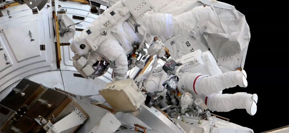 Two astronauts replace ISS camera and docking aid on 6th-ever all-female spacewalk (video)