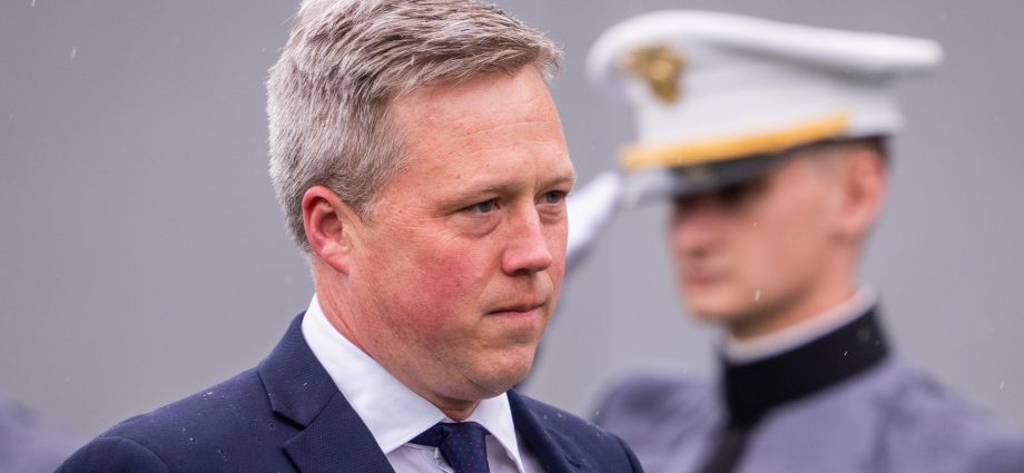 army-secretary’s-departure-highlights-leadership-gaps-in-largest-us-armed-service