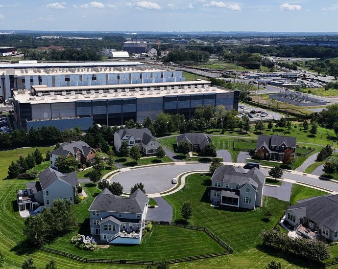 data-center-backlash-is-panicking-tech-oligarchs-ahead-of-midterms