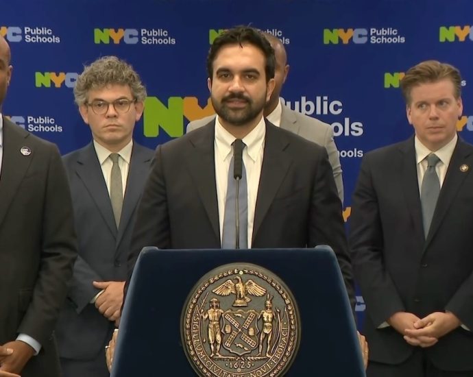 why-nyc-banned-ai-for-young-students-but-mandated-it-for-high-school
