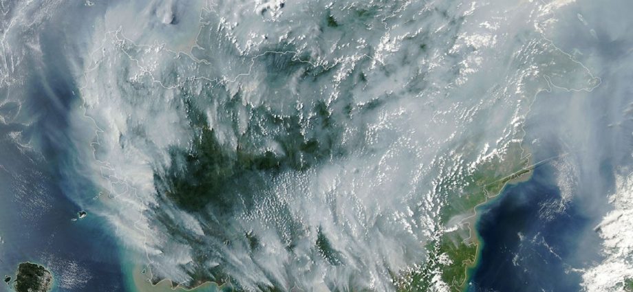 peatland-fires-darken-skies-in-indonesia