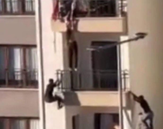 girl-rescued-by-free-climbing-neighbour-from-balcony-in-turkiye