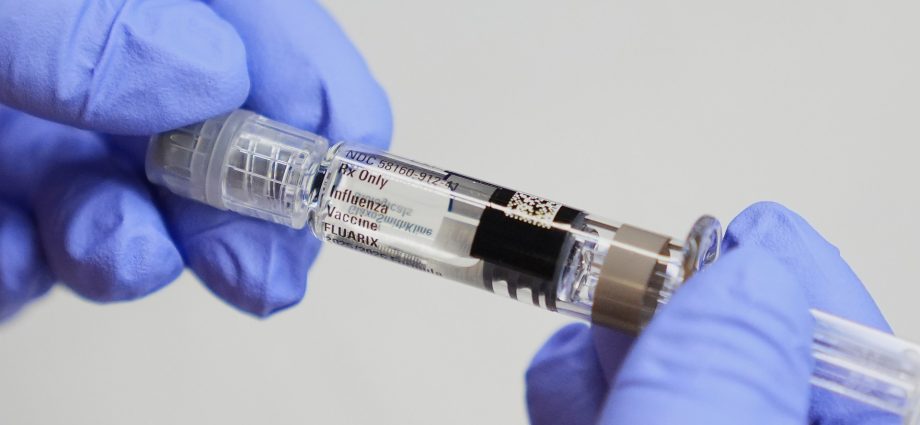 us-medical-groups-issue-vaccine-guidance,-urge-jabs-for-flu,-covid-and-rsv
