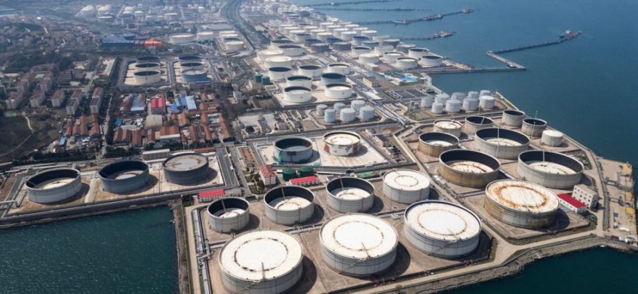 china’s-carbon-pollution-fell-in-recent-months-as-oil-demand-plummeted