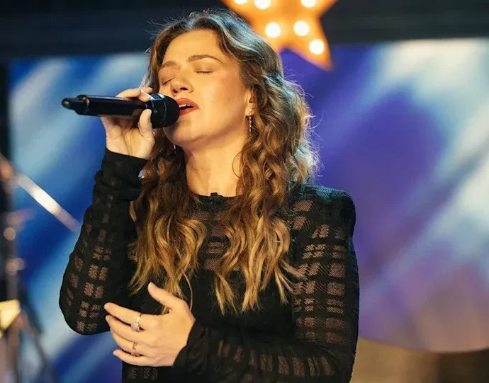 inside-kelly-clarkson’s-final-talk-show-taping-after-7-seasons-on-the-air