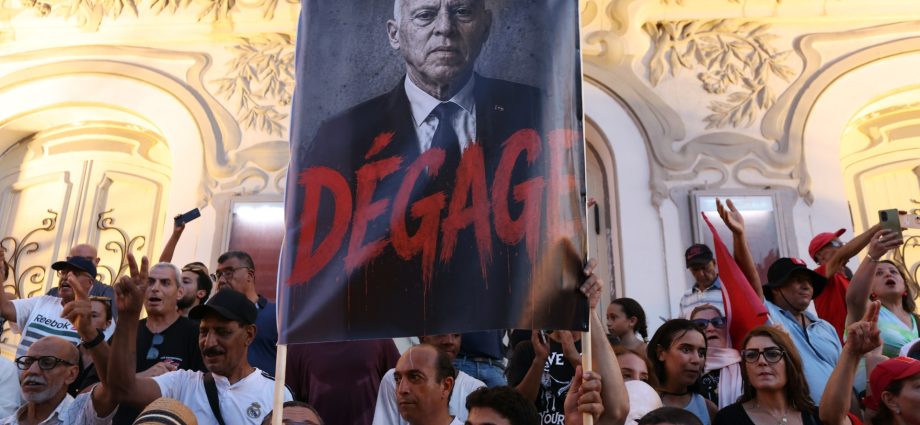 kais-saied’s-economic-experiment-has-failed-tunisia