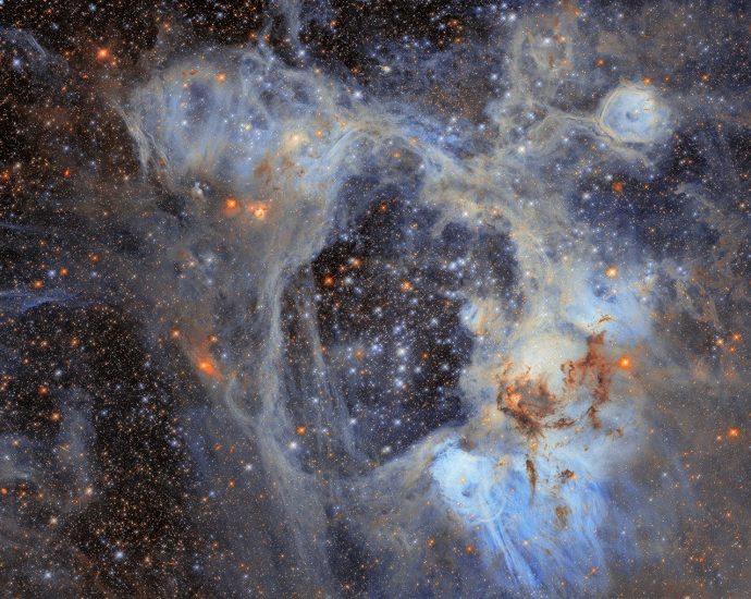 nasa’s-hubble-spies-superbubble-scene