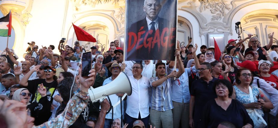 tunisia’s-top-court-upholds-conviction-of-opposition-figures,-activists