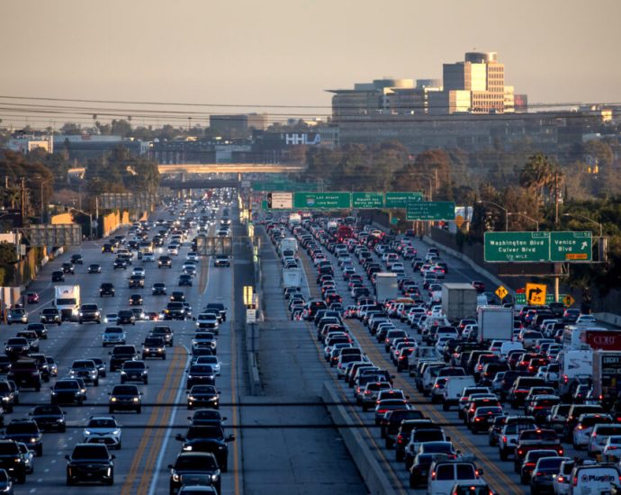 court-stalls-epa-plan-to-override-california’s-vehicle-pollution-standards