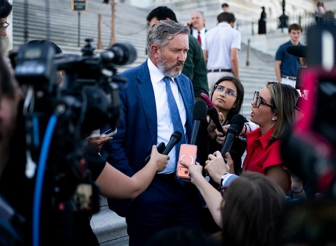 massie-unveils-‘flock-off’-bill-aimed-at-restricting-surveillance-cameras