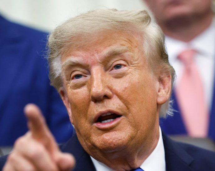 critics-blast-the-traitor-over-the-‘dumbest’-addition-to-his-golden-oval-office