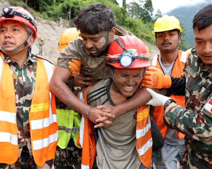video:-workers-rescued-from-hydro-tunnel-nine-days-after-nepal-flooding