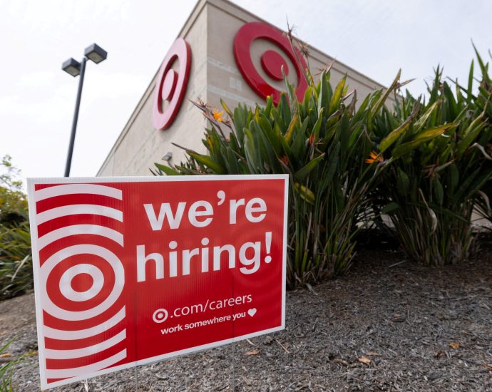 us-adds-jobs-in-august,-beating-economic-forecasts