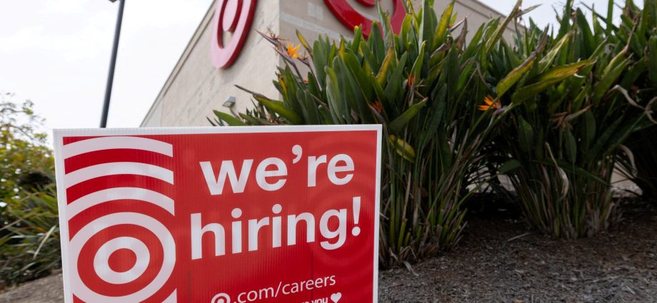 us-adds-jobs-in-august,-beating-economic-forecasts