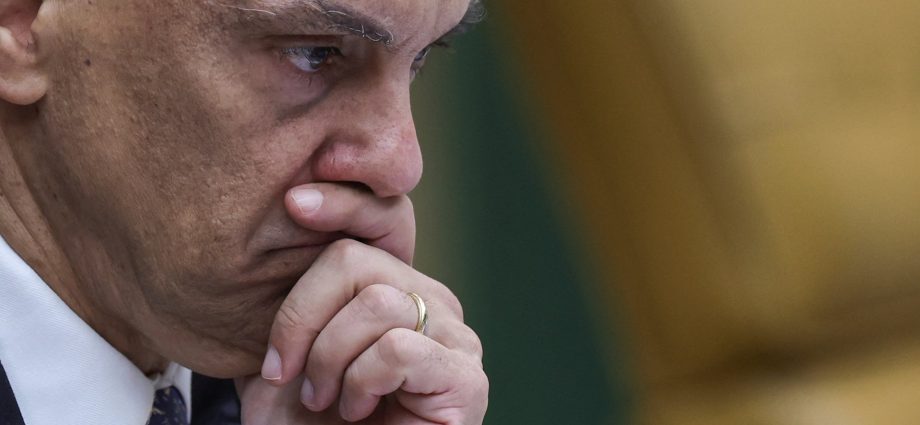 brazilian-supreme-court-roiled-by-dispute-between-justices
