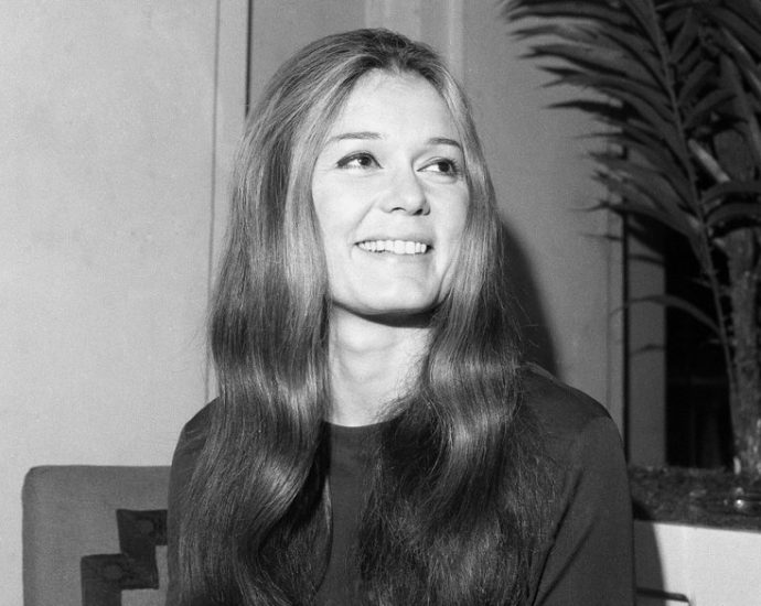 gloria-steinem-deserves-praise-but-maybe-not-worship