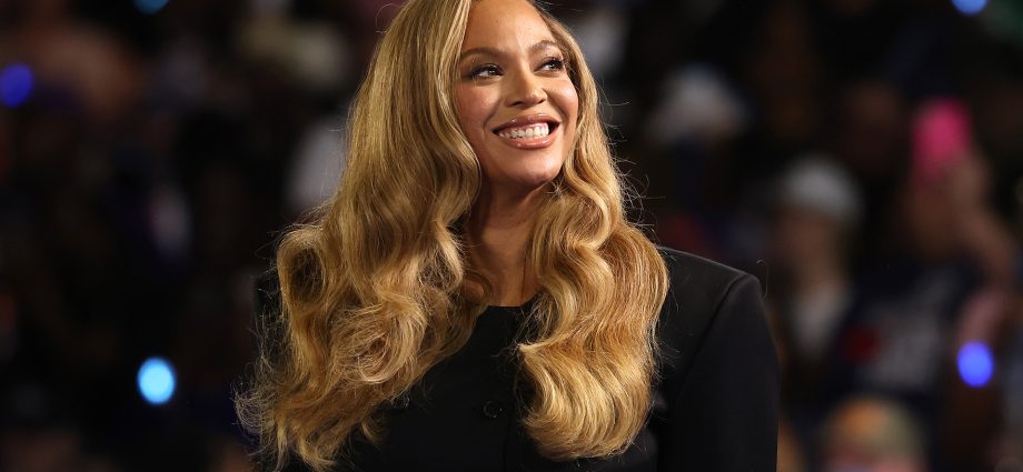 beyonce-revisits-‘b’day’-with-selena-duet-and-unreleased-music