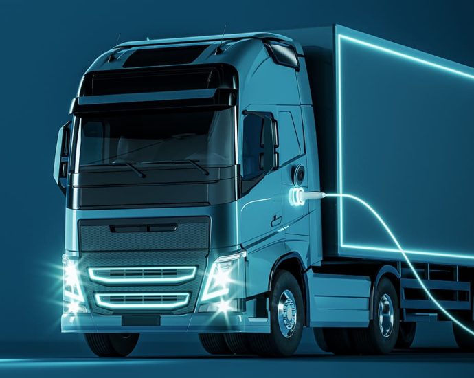 canada,-us-and-mexico-cooperate-to-launch-charging-network-for-electric-trucks-on-the-west-coast