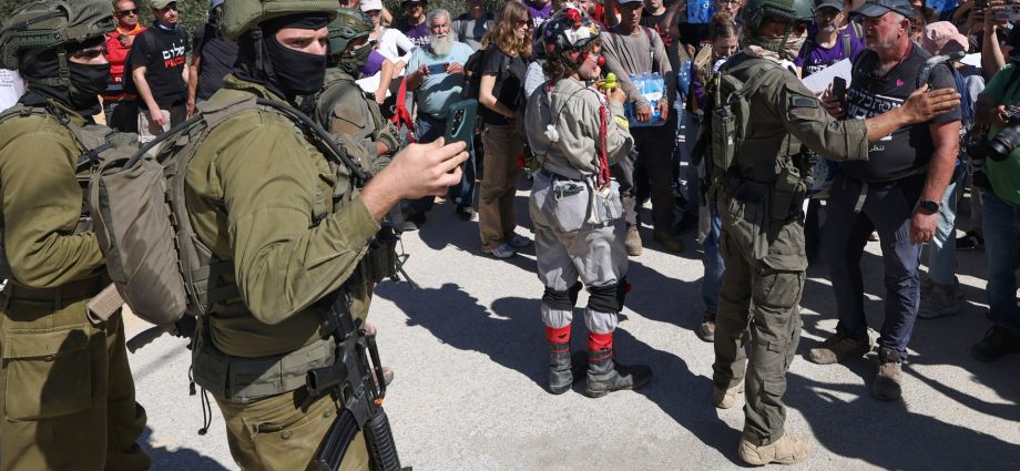 israeli-police-kill-palestinian-in-jerusalem-as-army-blocks-aid-for-qusra