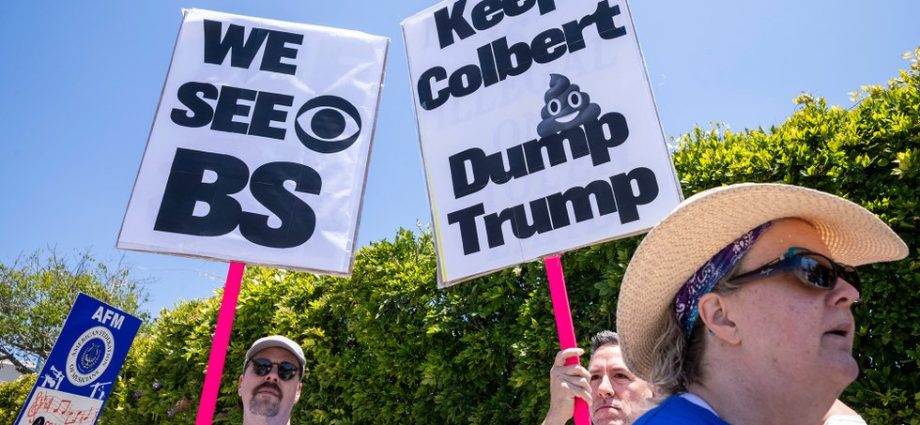 how-to-fight-media-oligarchy