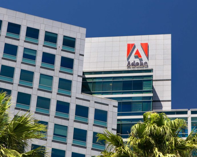 adobe-replaces-ceo-with-customer-experience-leader