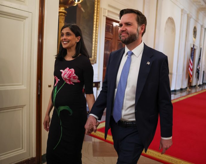 jd-vance’s-chivalry-to-his-wife-usha-fools-no-one