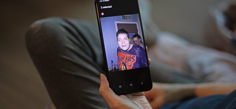 he-died-of-‘natural-causes.’-but-his-mother-says-she-knows-what-killed-him:-heat