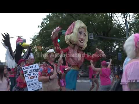 knoxville-hosts-a-parade-in-memory-of-dolly-parton-to-celebrate-her-life,-love-and-legacy